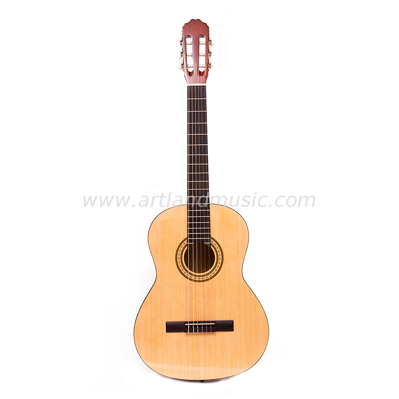 Chitarra classica con fondo e fasce in tiglio con top in abete (CG966)